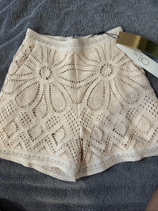 PatBO Pants - PatBO Flower beige Lace Shorts